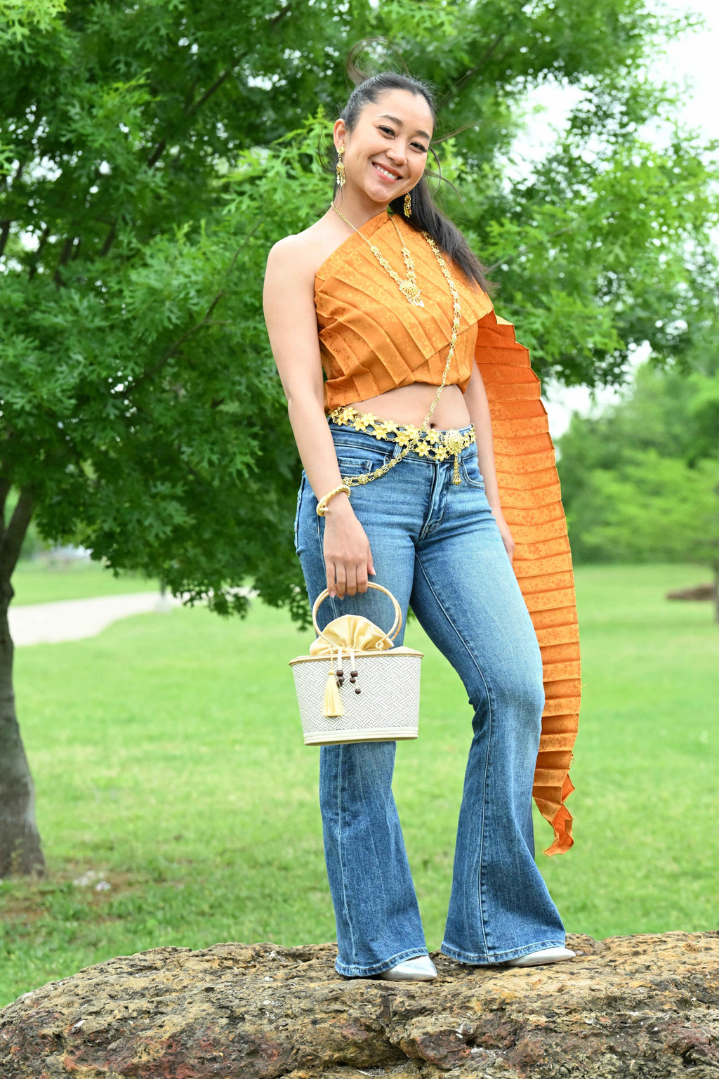women beige purse for event